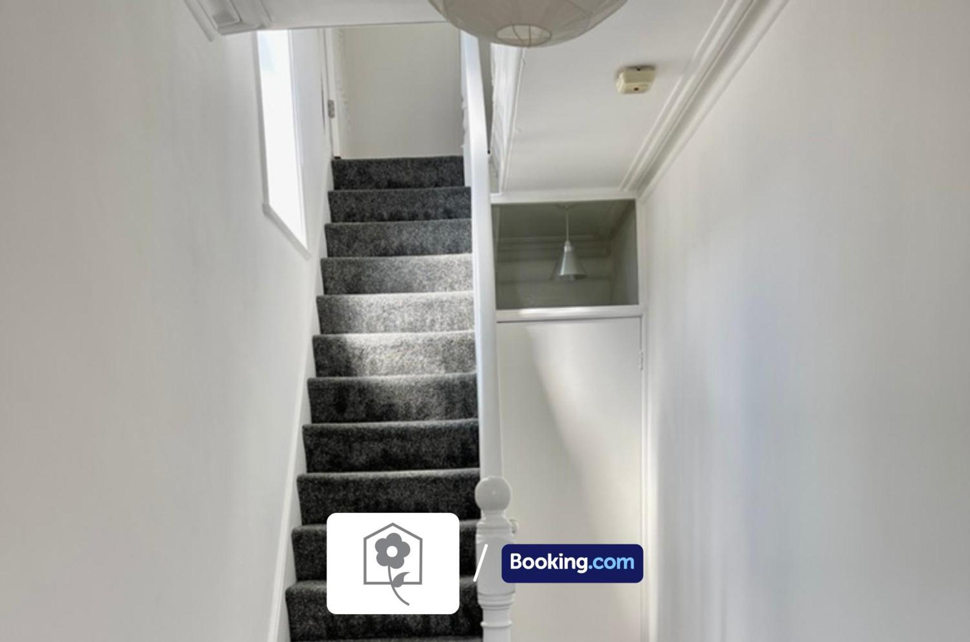 Netley Village Apartment By Your Stay Solutions Short Lets & Serviced Accommodation Netley Southampton With Free Wi-Fi Hamble-le-Rice Zewnętrze zdjęcie