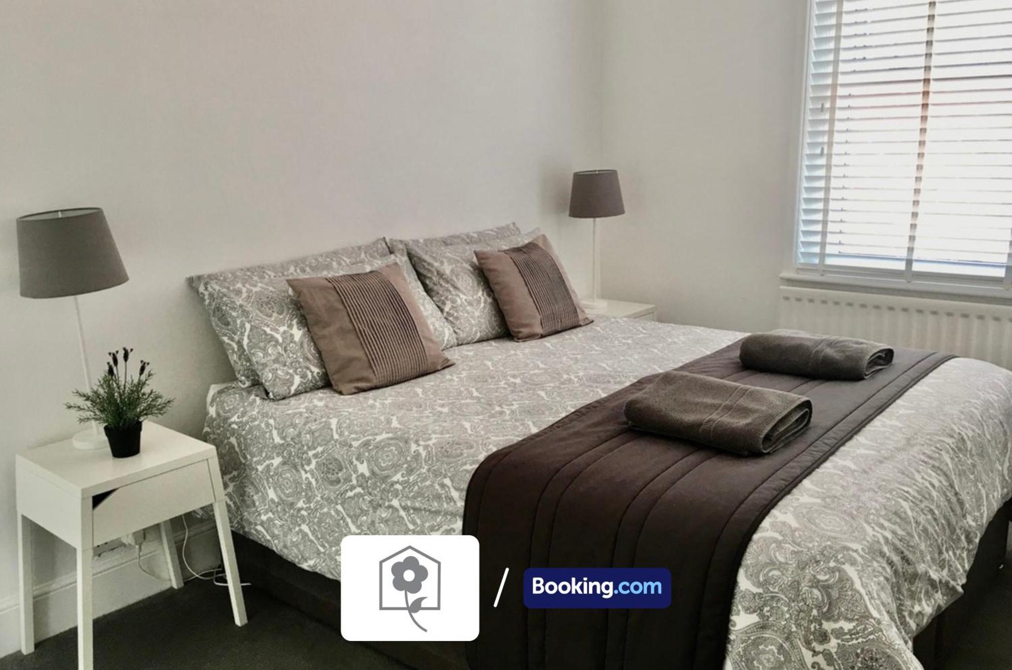 Netley Village Apartment By Your Stay Solutions Short Lets & Serviced Accommodation Netley Southampton With Free Wi-Fi Hamble-le-Rice Zewnętrze zdjęcie